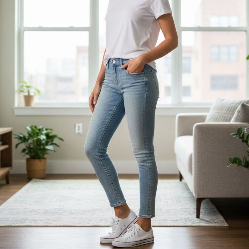 Wildfox Carmen Low Rise Distressed Light Blue Skinny Jeans Size 26 NWT